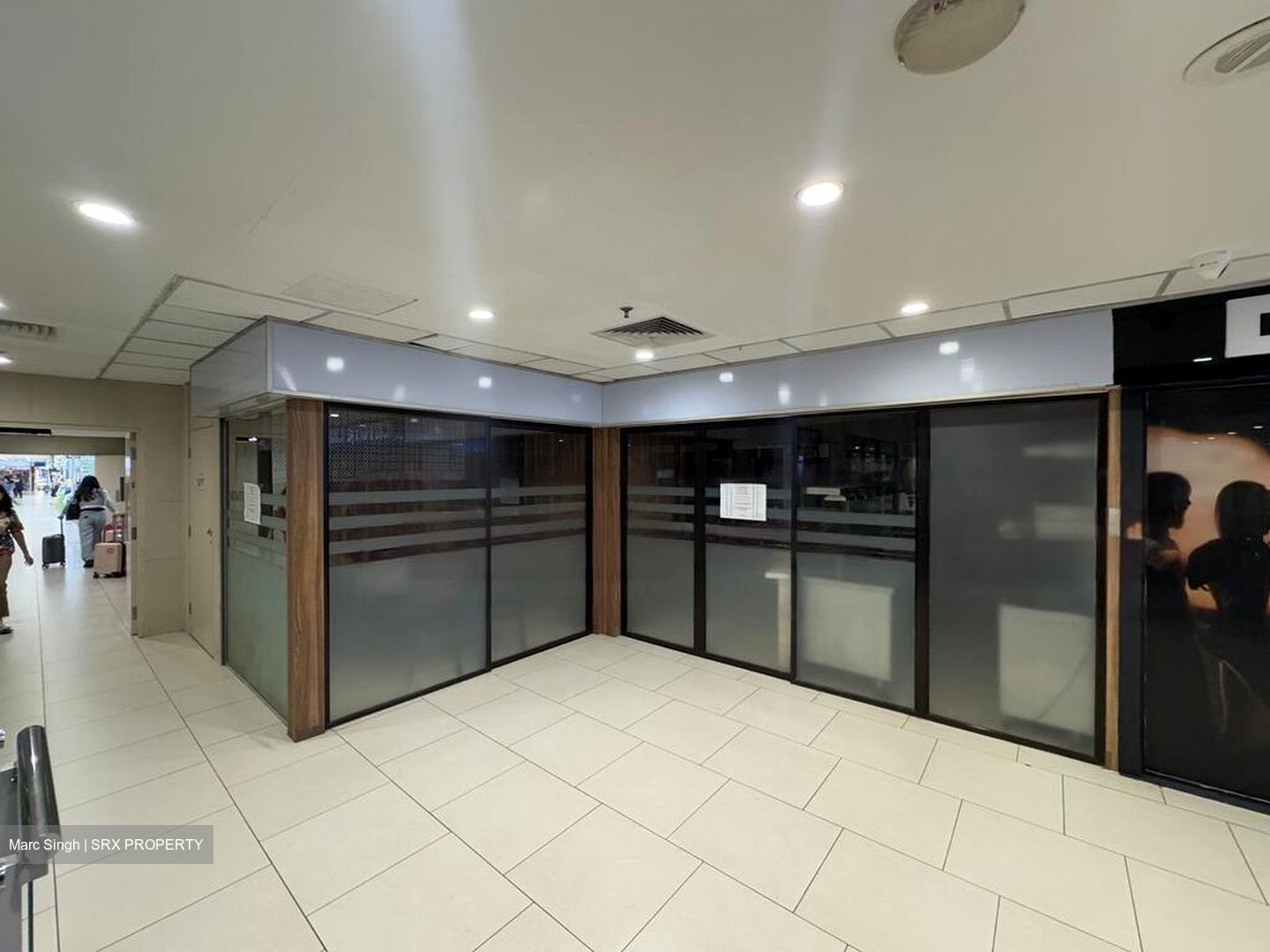 Lucky Plaza (D9), Retail #472990891